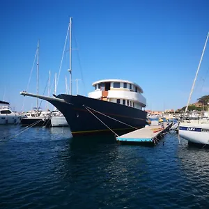 Classic Yacht Yanika Yachting Watersport Ets Botel Villaputzu