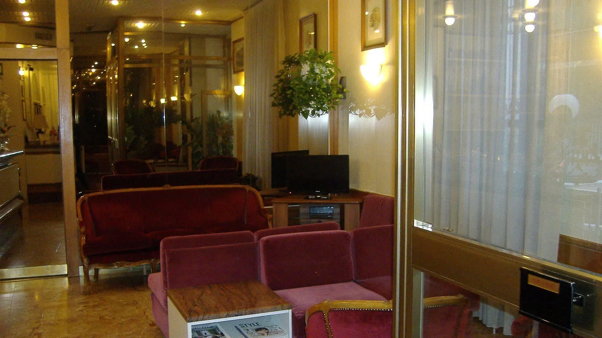 Hotel Mayorca Milan 3*,